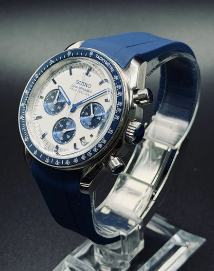 Speedy Mod ‘Snoopy’ Blue Rubber Strap - Reloj personalizado con cristal de zafiro | XP Watch Co.