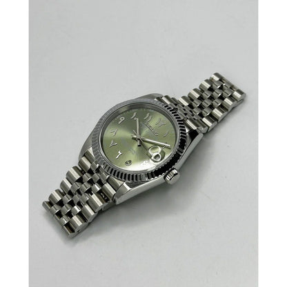 DJ-Fluted "Green" Árabe - Reloj personalizado con cristal de zafiro y acero inoxidable 316L | XP Watch Co.