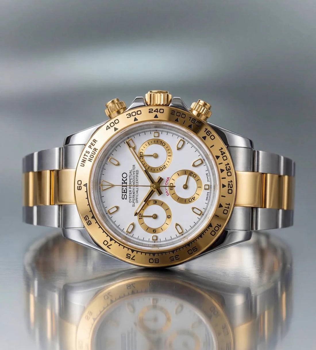 D-Racing "Two Tone Gold W/White" - Reloj personalizado con cristal de zafiro y acero inoxidable 316L | XP Watch Co.