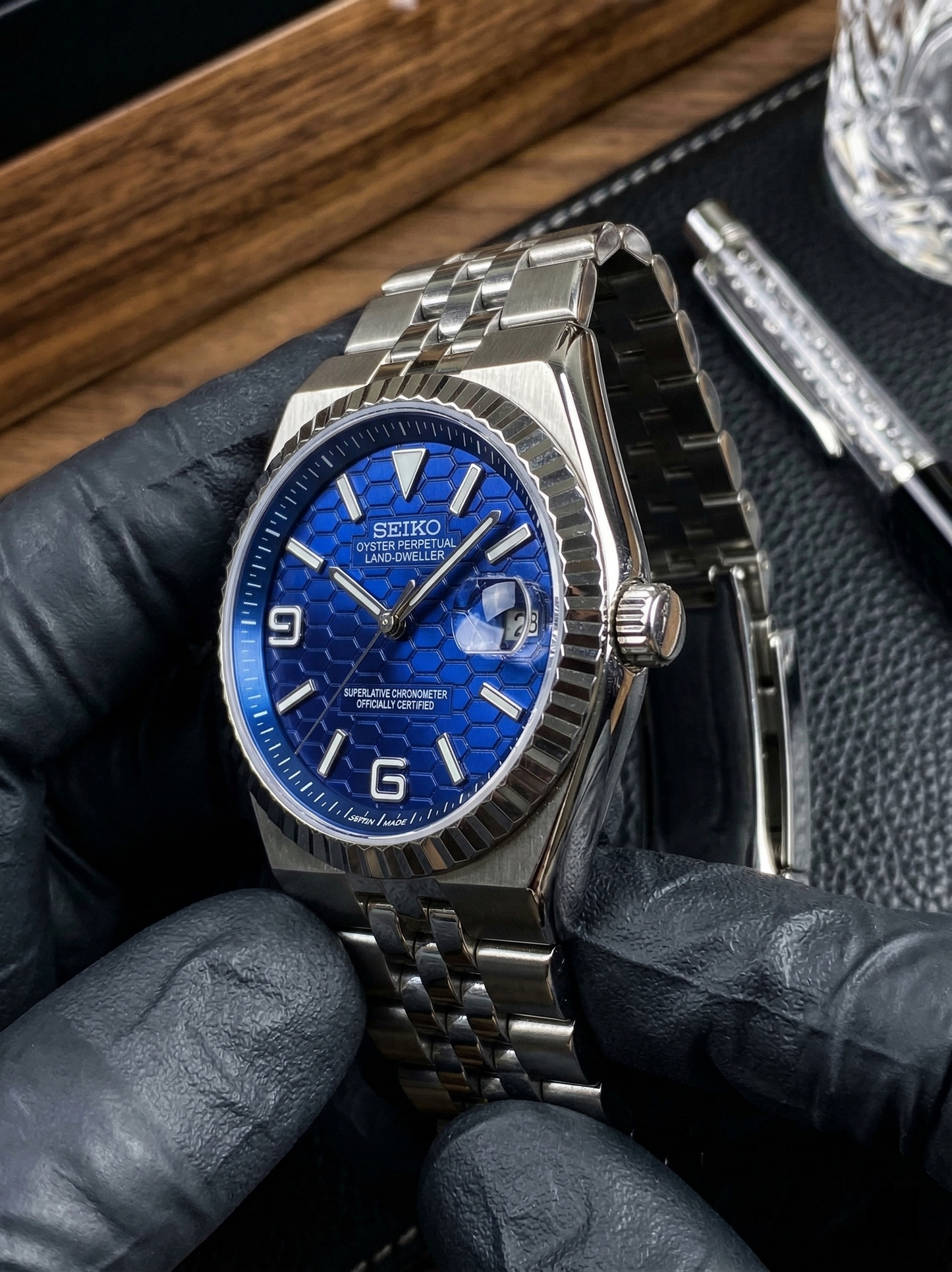 Land-Dweller Mod "Dark Blue" - Reloj personalizado con acero inoxidable 316L y cristal de zafiro | XP Watch Co.