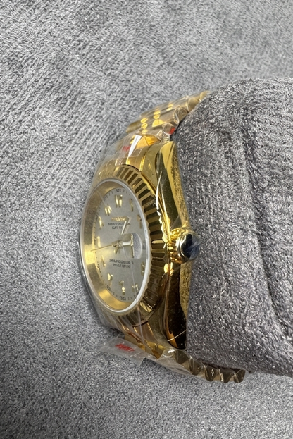 DJ-Fluted Gold "Pure White" Árabe - Reloj personalizado con cristal de zafiro y acero inoxidable 316L | XP Watch Co.