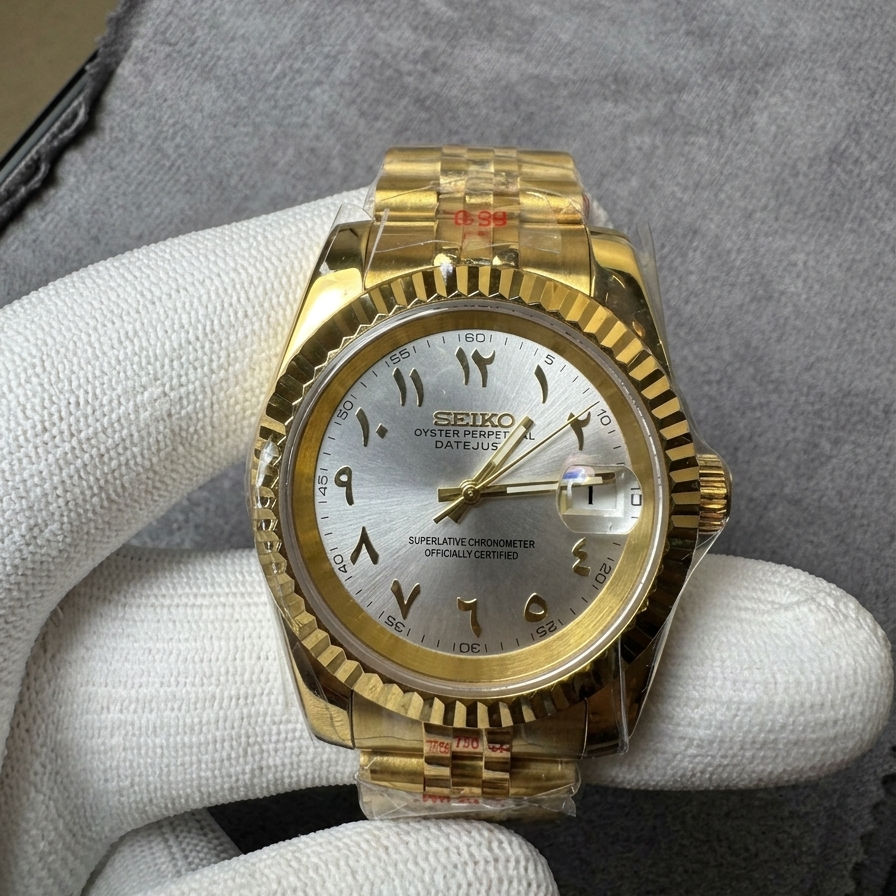 DJ-Fluted Gold "Pure White" Árabe - Reloj personalizado con cristal de zafiro y acero inoxidable 316L | XP Watch Co.