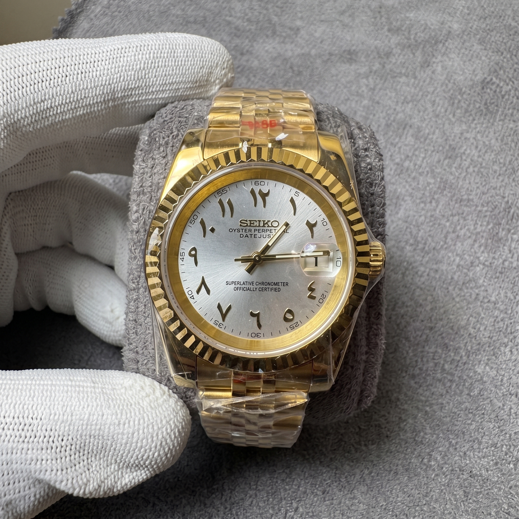 DJ-Fluted Gold "Pure White" Árabe - Reloj personalizado con cristal de zafiro y acero inoxidable 316L | XP Watch Co.