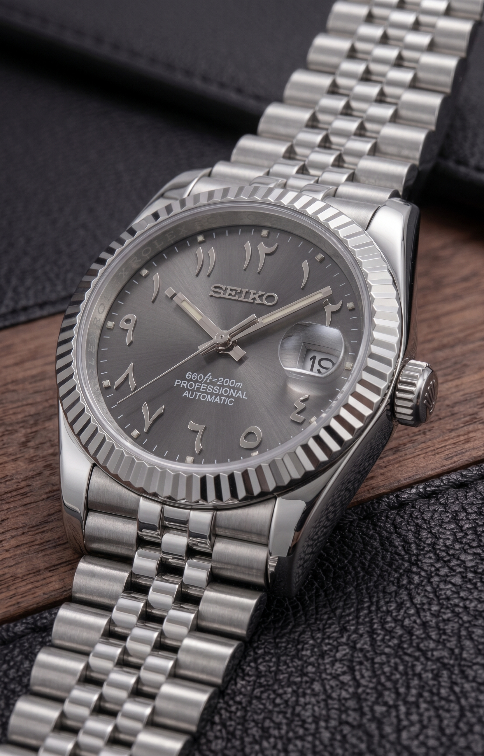 DJ-Fluted Mod "Grey Rhodium" Árabe con movimiento NH35, cristal zafiro y acero 316L | XP Watch Co.