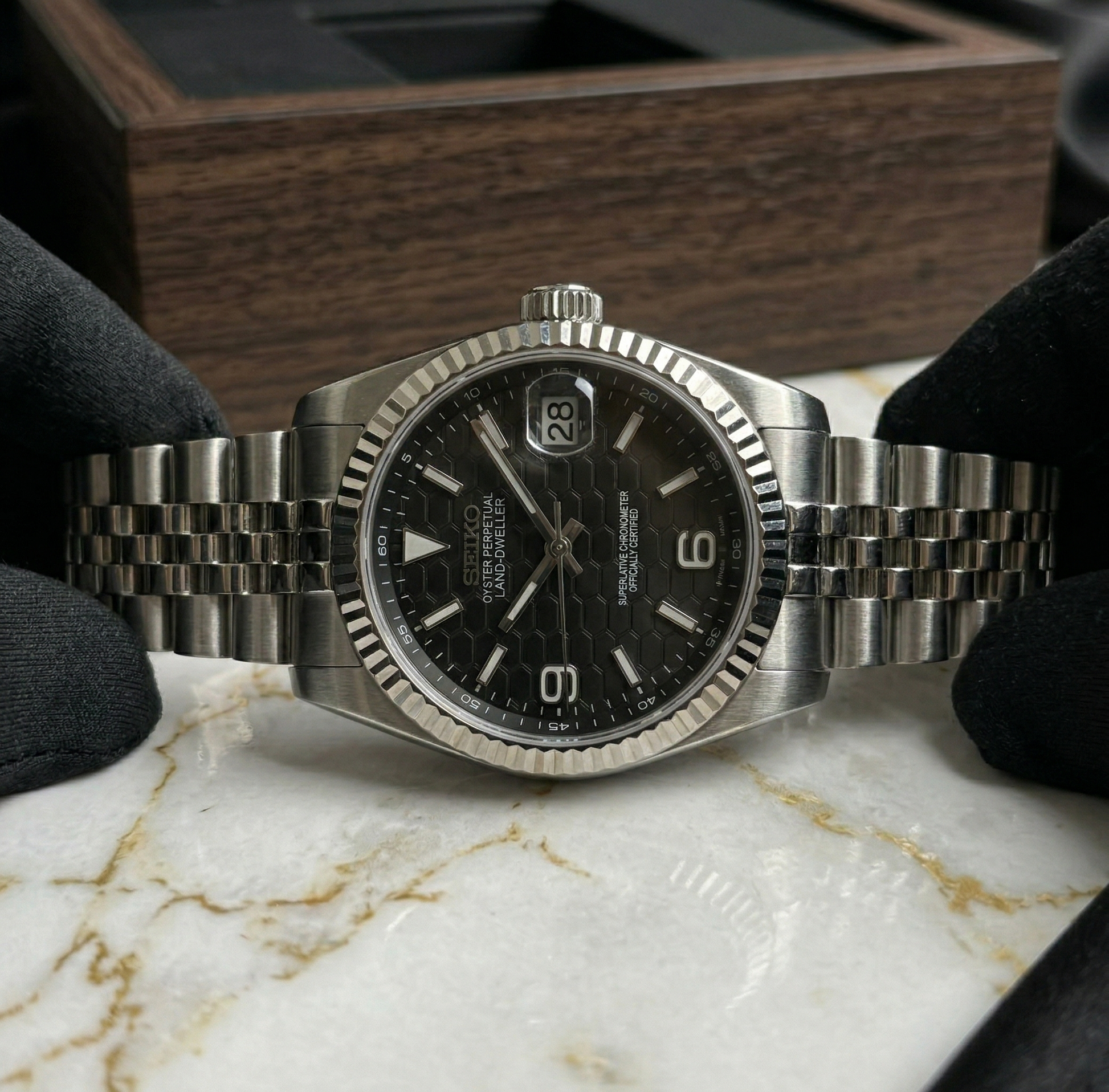 Land-Dweller "Black" Dial - Reloj personalizado con cristal de zafiro y acero inoxidable 316L | XP Watch Co.