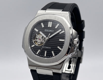 Nautic "Open Heart" Black Rubber - Reloj personalizado con cristal de zafiro | XP Watch Co.