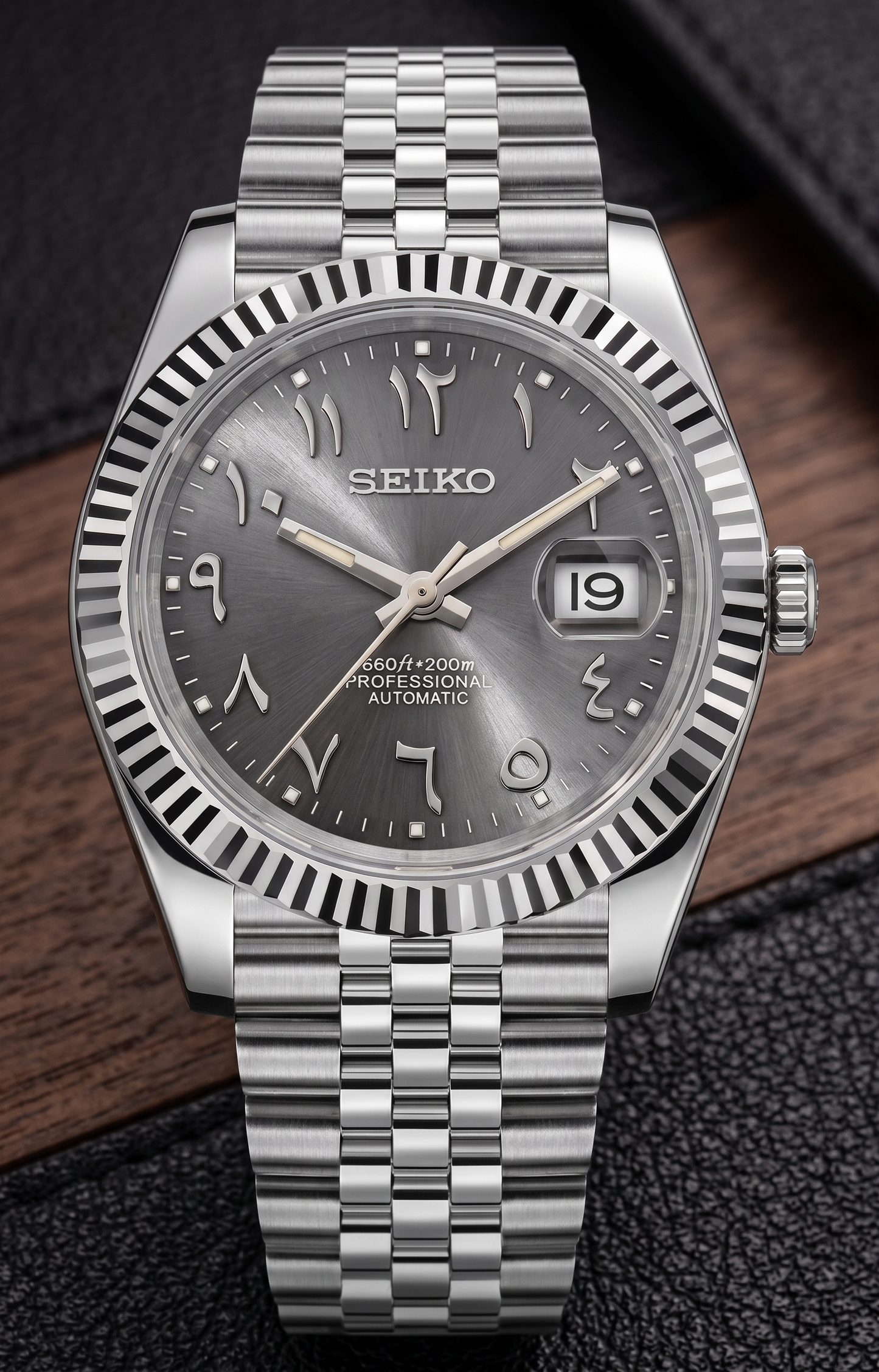 DJ-Fluted Mod "Grey Rhodium" Árabe con movimiento NH35, cristal zafiro y acero 316L | XP Watch Co.