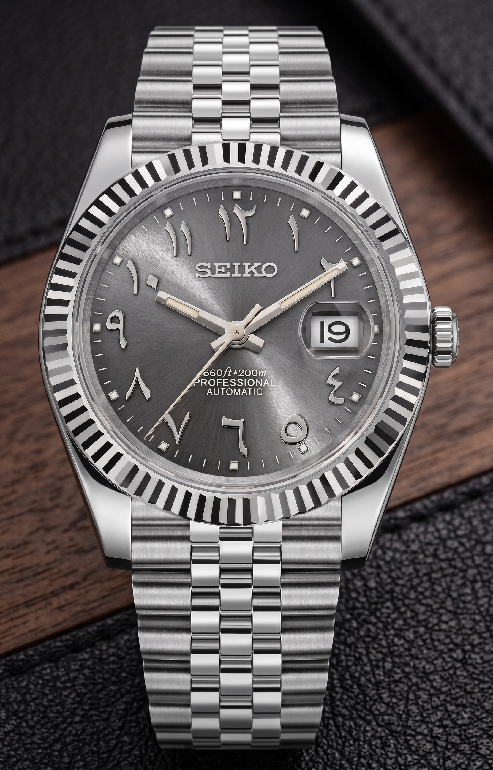 DJ-Fluted Mod "Grey Rhodium" Árabe con movimiento NH35, cristal zafiro y acero 316L | XP Watch Co.