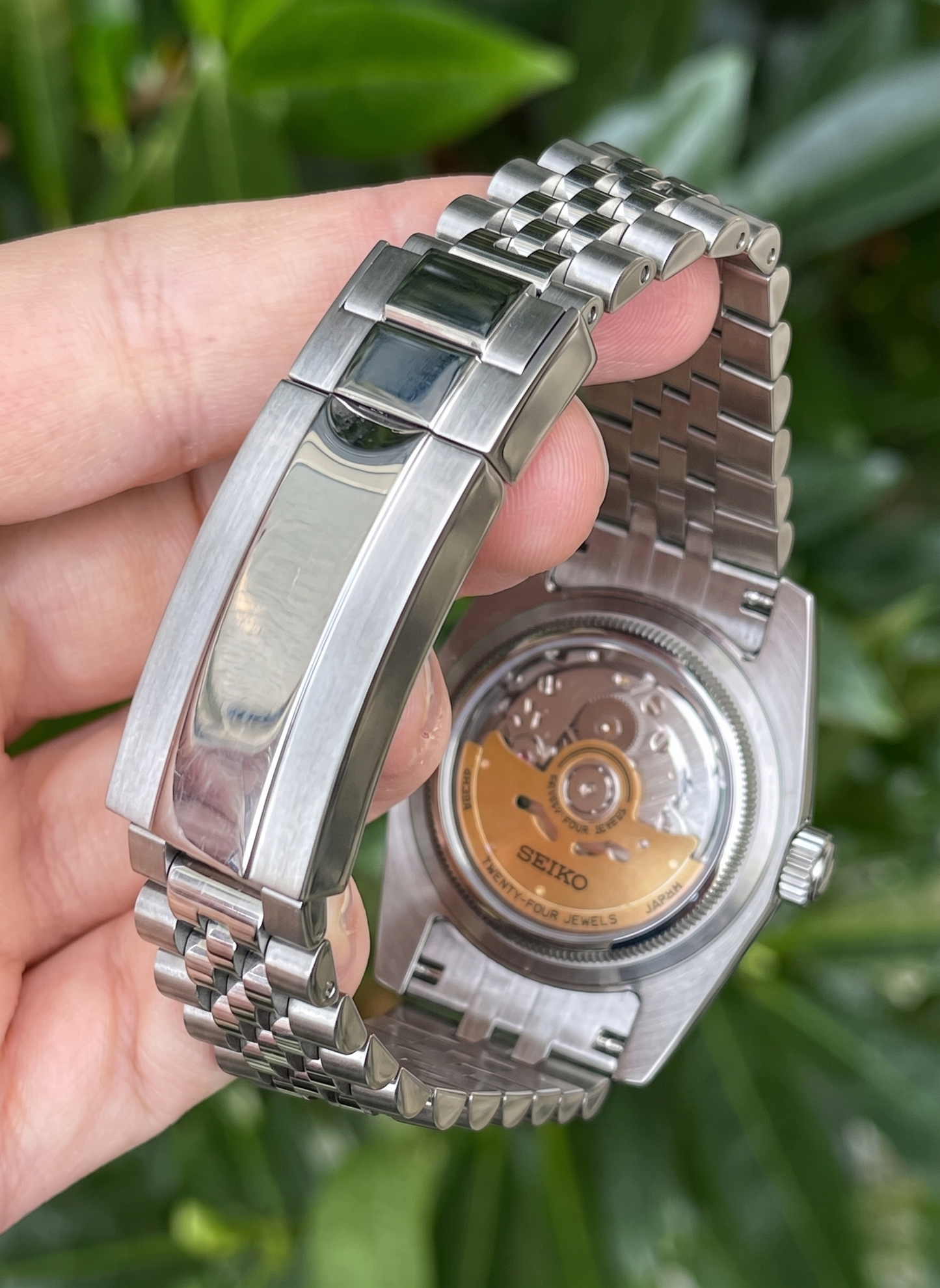 DJ-Fluted "Silver Stealth" Árabe - Reloj personalizado con movimiento automático NH35 y acero inoxidable 316L | XP Watch Co.