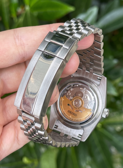 DJ-Fluted "Silver Stealth" Árabe - Reloj personalizado con movimiento automático NH35 y acero inoxidable 316L | XP Watch Co.