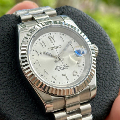 DJ-Fluted "Silver Stealth" Árabe - Reloj personalizado con cristal de zafiro y acero inoxidable 316L | XP Watch Co.