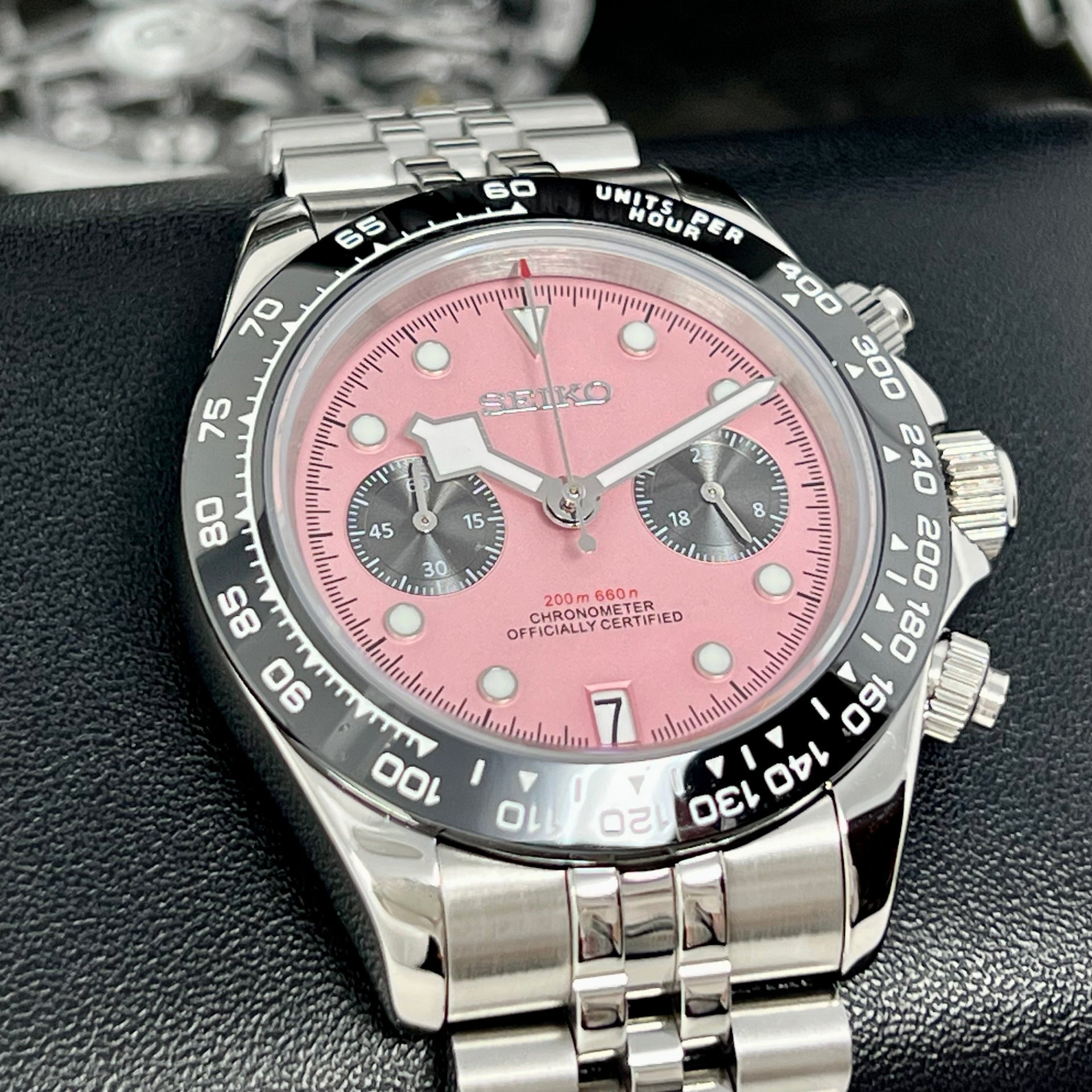 D-Racing "Pink" - Reloj personalizado con cronógrafo VK63 y cristal de zafiro | XP Watch Co.