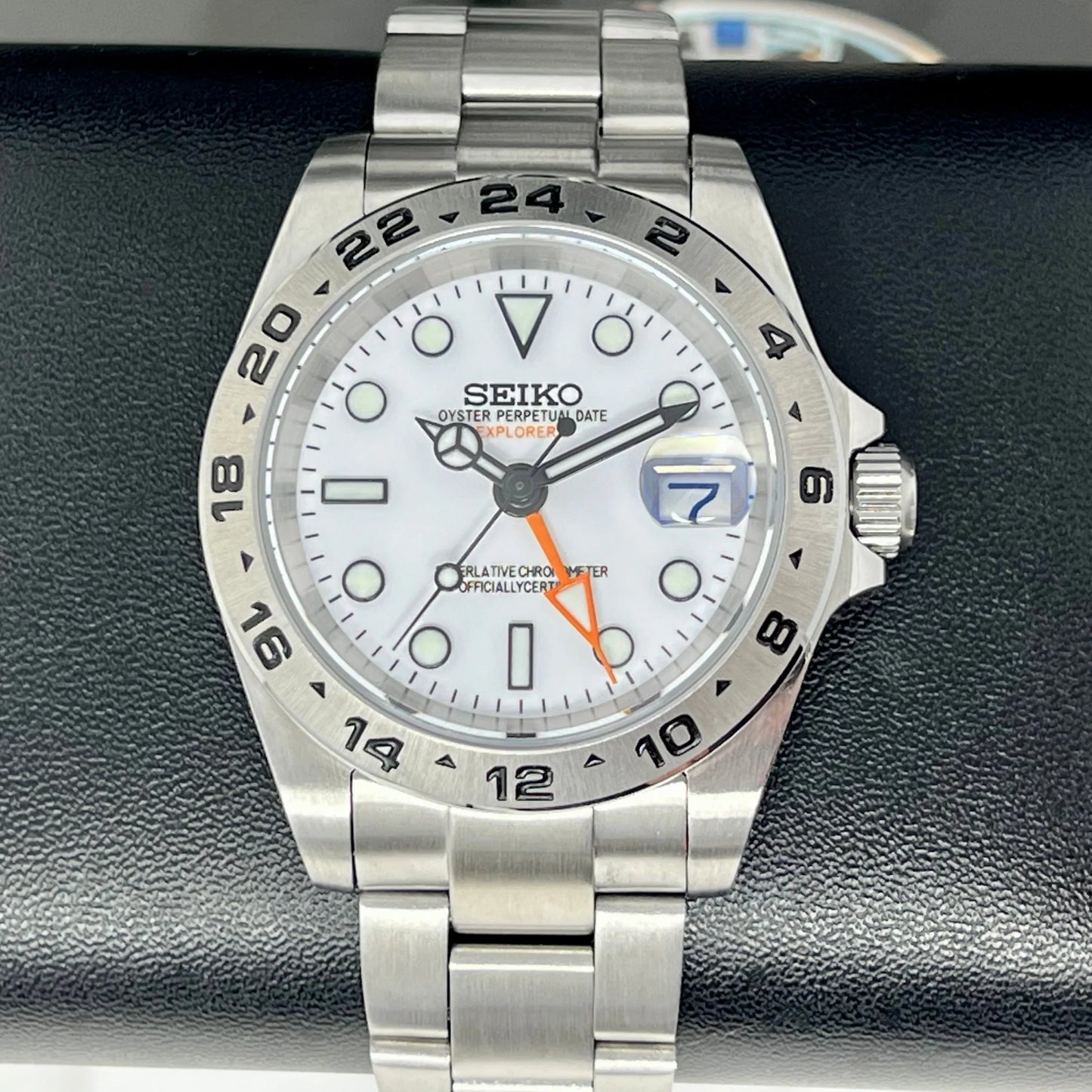 GMT Dual-Time Dual-Time "Explorer White" - Reloj personalizado con cristal de zafiro y acero inoxidable 316L | XP Watch Co.