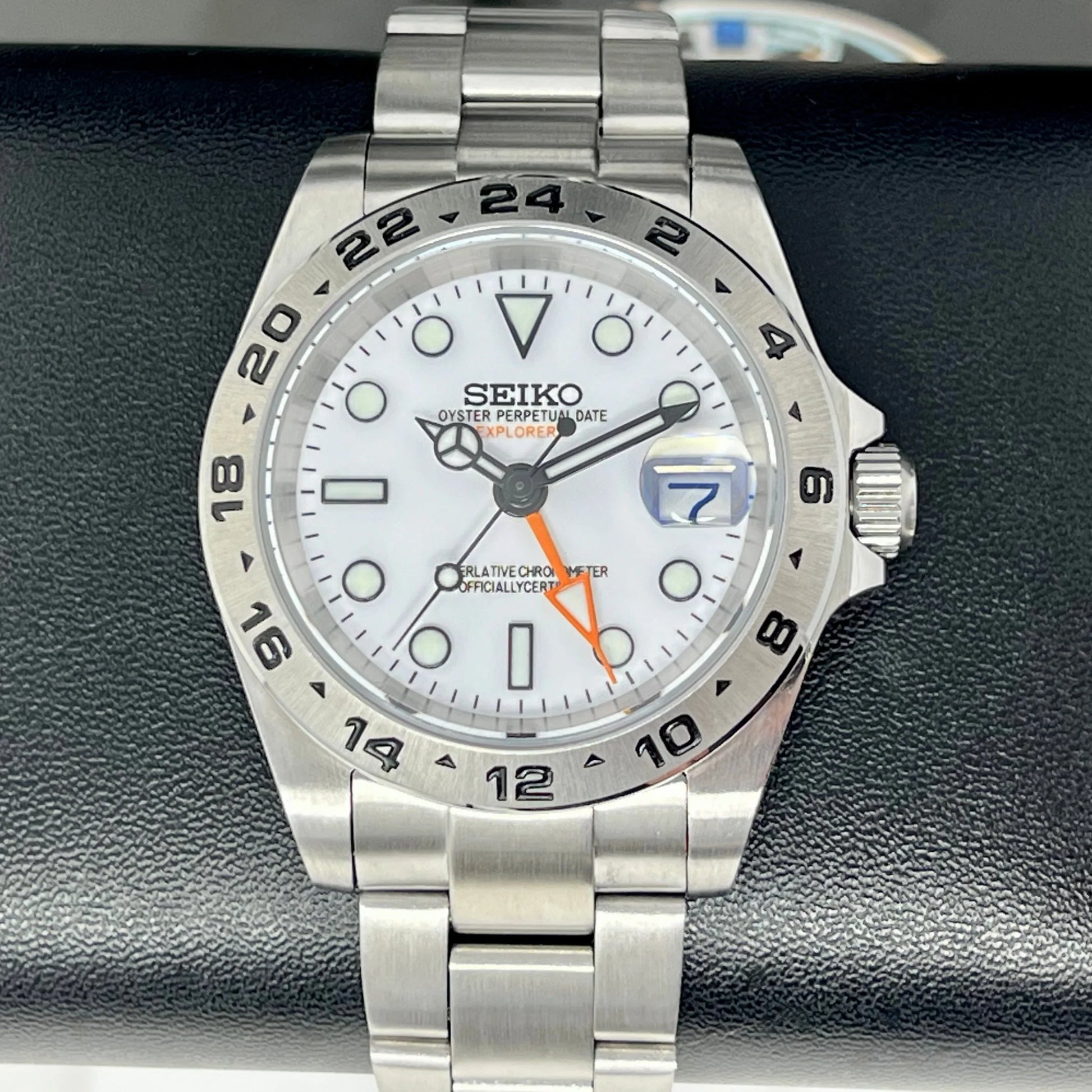 GMT Dual-Time Dual-Time "Explorer White" - Reloj personalizado con cristal de zafiro y acero inoxidable 316L | XP Watch Co.
