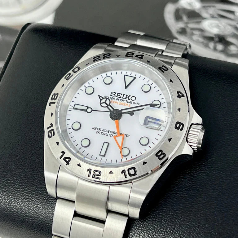 GMT Dual-Time Dual-Time "Explorer White" - Reloj personalizado con cristal de zafiro y acero inoxidable 316L | XP Watch Co.