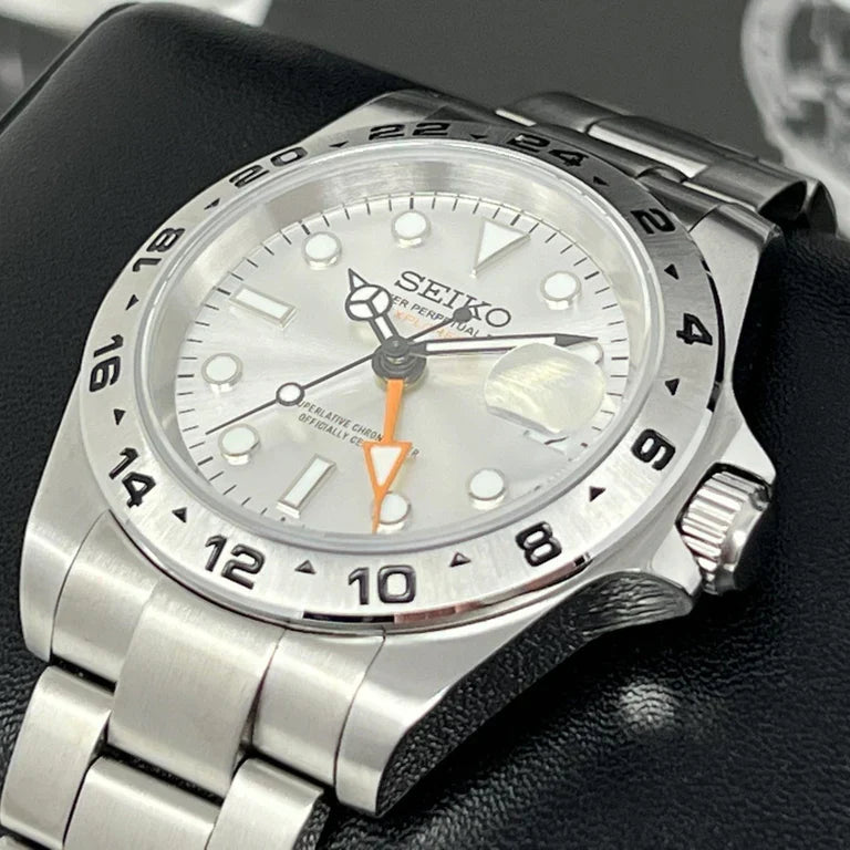 GMT Dual-Time Dual-Time "Explorer White" - Reloj personalizado con cristal de zafiro y movimiento NH35 | XP Watch Co.