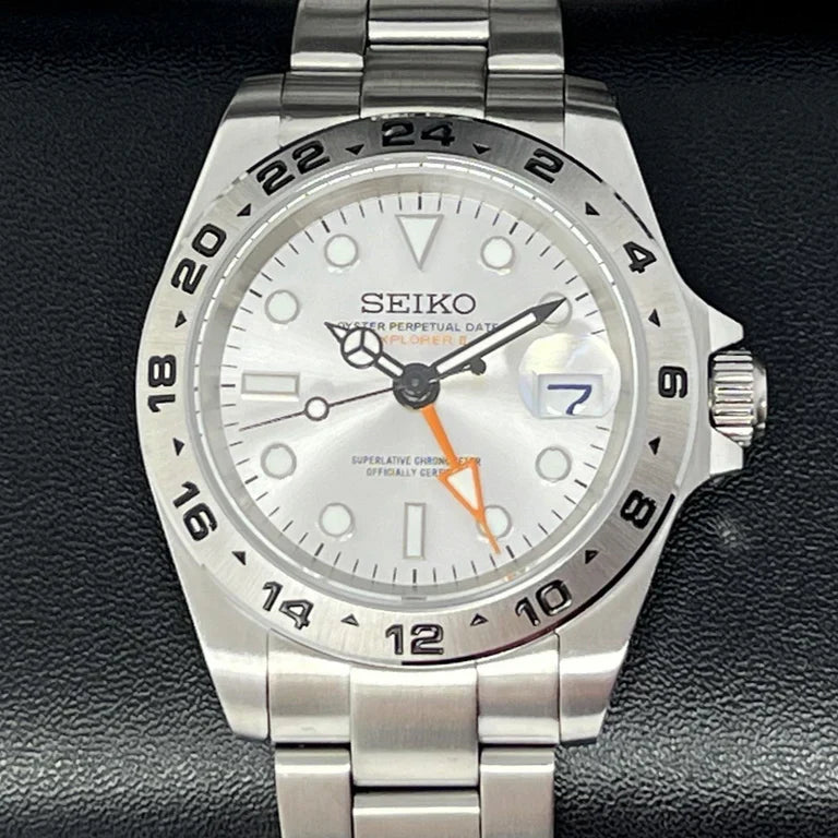 GMT Dual-Time Dual-Time "Explorer White" - Reloj personalizado con cristal de zafiro y acero inoxidable 316L | XP Watch Co.