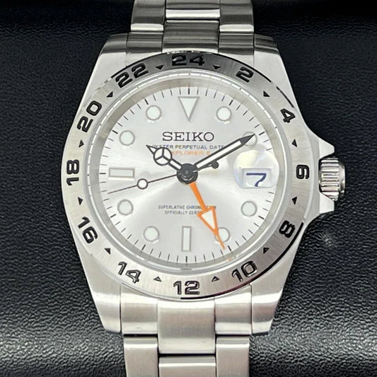 GMT Dual-Time Dual-Time "Explorer White" - Reloj personalizado con cristal de zafiro y acero inoxidable 316L | XP Watch Co.