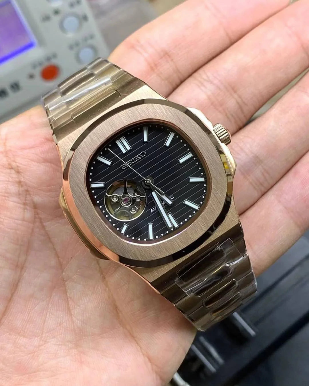 Nautic "Open Heart" Rose Gold Black - Reloj personalizado con movimiento automático NH35 y cristal de zafiro | XP Watch Co.