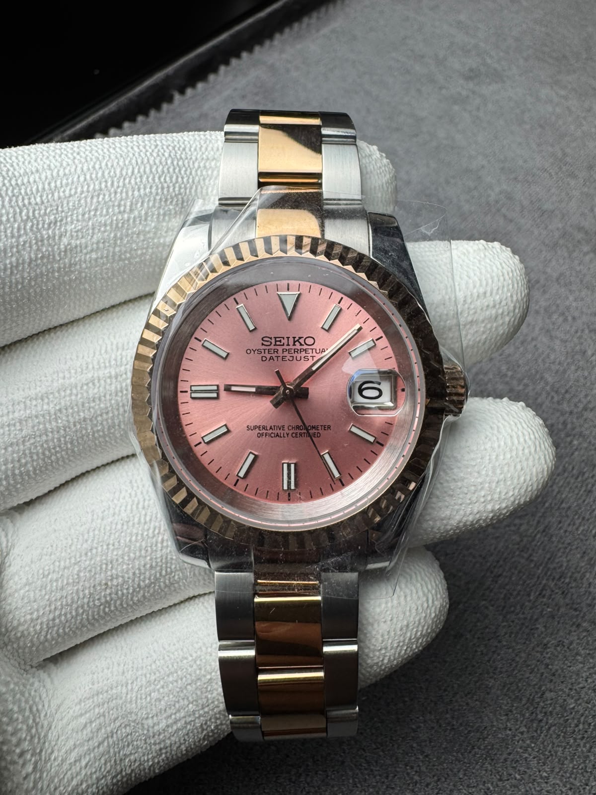 DJ-Fluted "Pink dual tone" - Reloj personalizado con cristal de zafiro y acero inoxidable 316L | XP Watch Co.