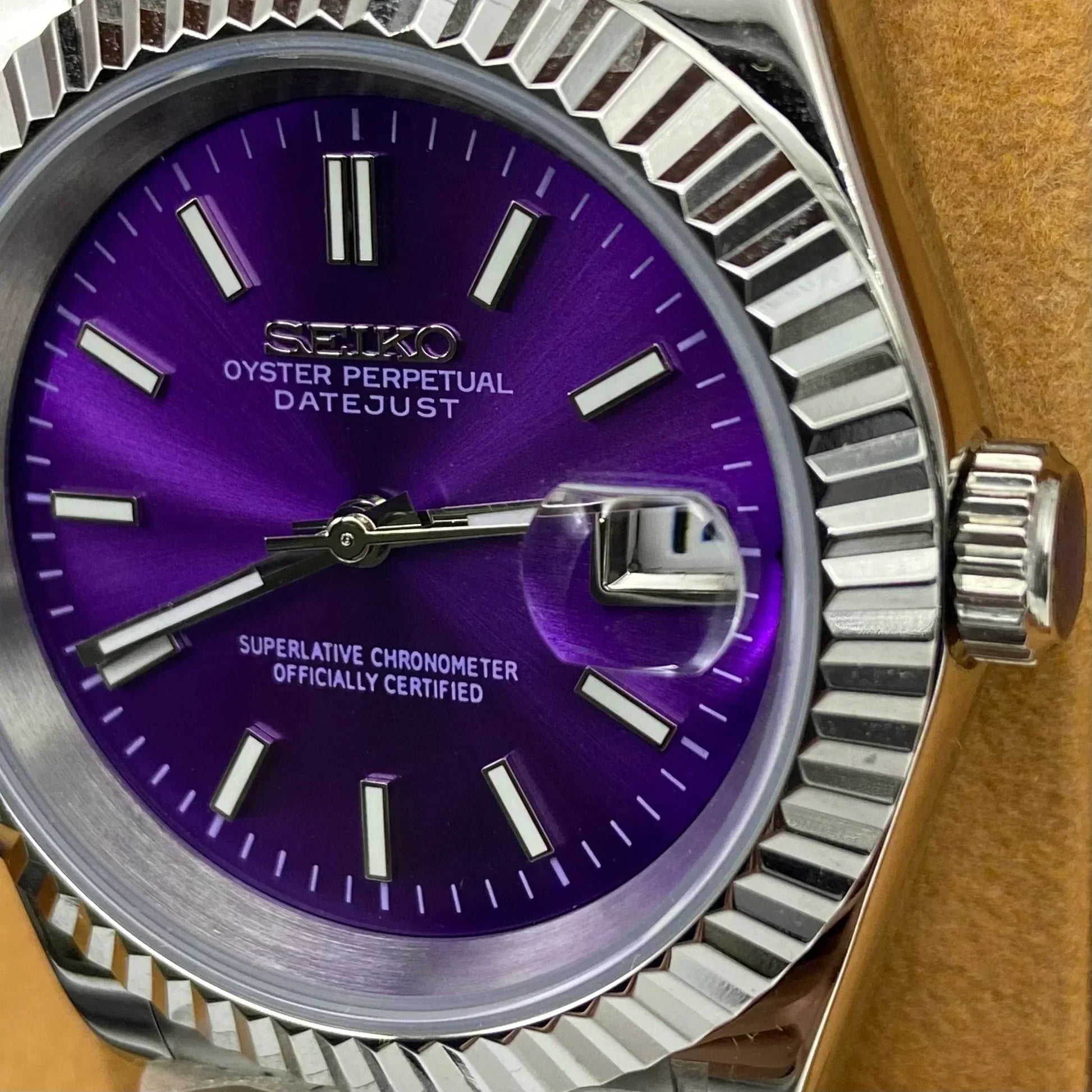 DJ-Fluted "Violet Purple" - Reloj personalizado con cristal de zafiro y acero inoxidable 316L | XP Watch Co.