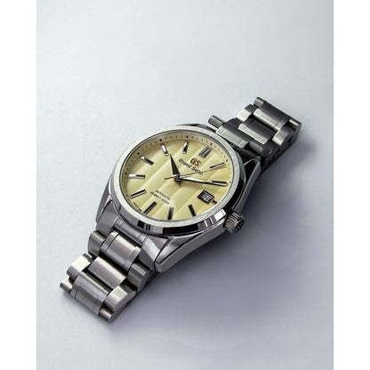Grandko Mod 39.5mm | Champagne - Reloj personalizado con cristal de zafiro y acero inoxidable 316L | XP Watch Co.