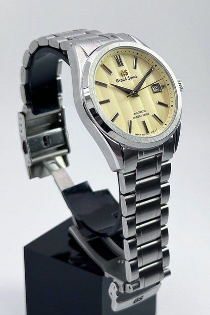 Grandko Mod 39.5mm | Champagne - Reloj personalizado con cristal de zafiro y acero inoxidable 316L | XP Watch Co.