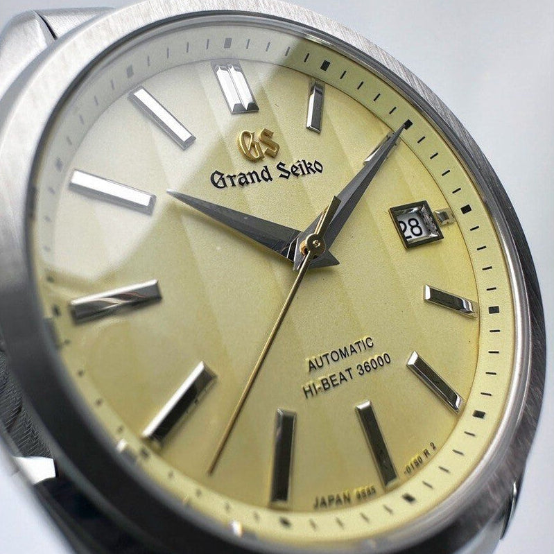 Grandko Mod 39.5mm | Champagne - Reloj personalizado con cristal de zafiro y acero inoxidable 316L | XP Watch Co.