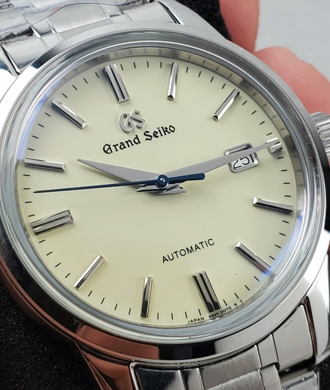 Grandko Mod 39.5mm | Champagne - Reloj personalizado con cristal de zafiro y movimiento automático NH35 | XP Watch Co.