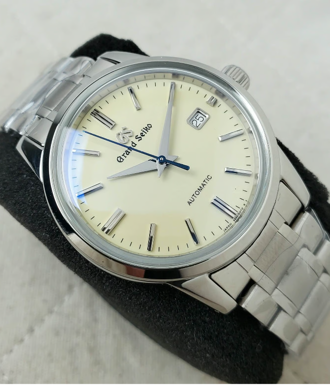Grandko Mod 39.5mm | Champagne - Reloj personalizado con cristal de zafiro y acero inoxidable 316L | XP Watch Co.