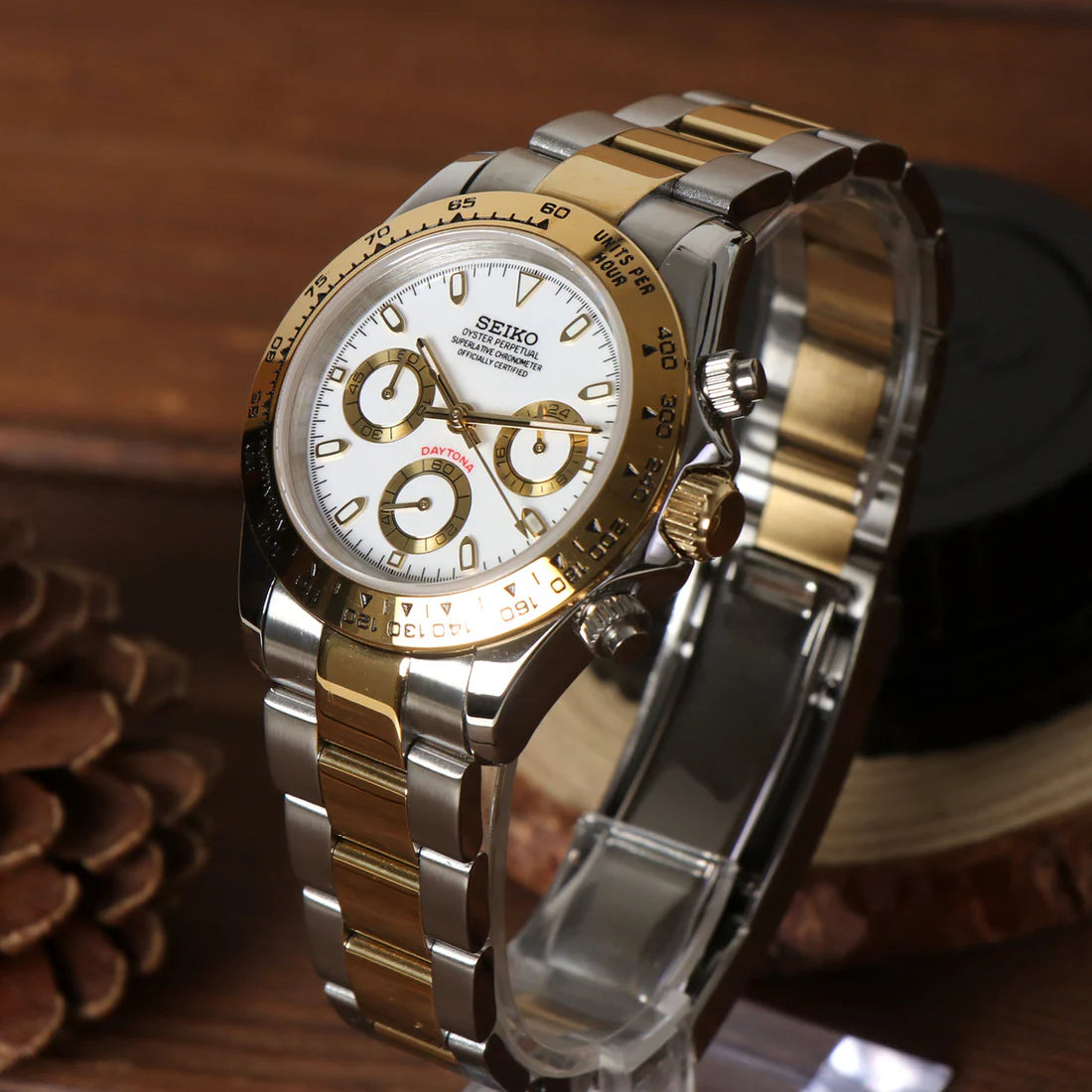 D-Racing "Two Tone Gold W/White" - Reloj personalizado con cristal de zafiro y acero inoxidable 316L | XP Watch Co.