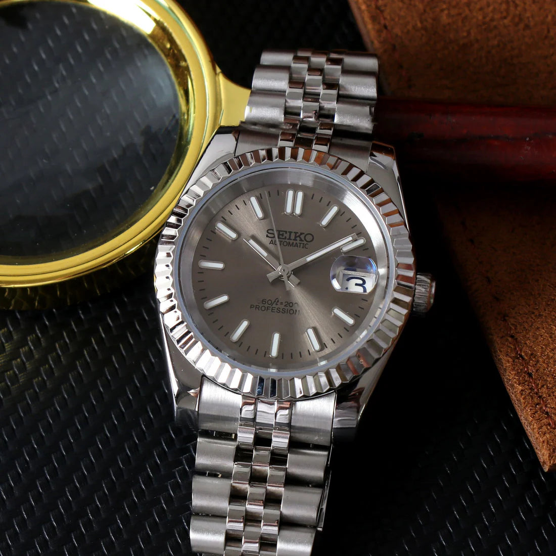 DJ-Fluted "Champagne" - Reloj personalizado con cristal de zafiro y acero inoxidable 316L | XP Watch Co.