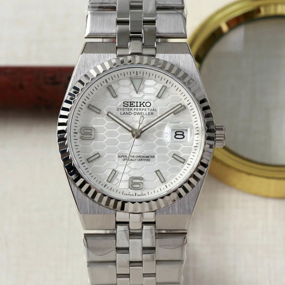 Land-Dweller Mod "Fresh White" Dial - Reloj personalizado con cristal de zafiro y acero inoxidable 316L | XP Watch Co.
