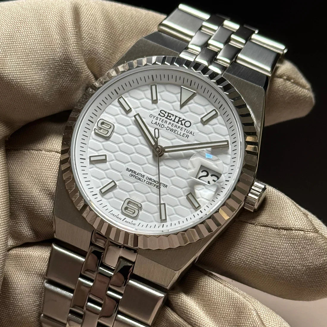 Land-Dweller Mod "Fresh White" Dial - Reloj personalizado con cristal de zafiro y acero inoxidable 316L | XP Watch Co.