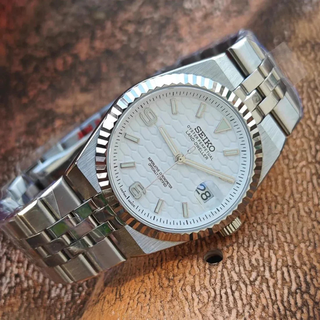 Land-Dweller Mod "Fresh White" Dial - Reloj personalizado con cristal de zafiro y acero inoxidable 316L | XP Watch Co.