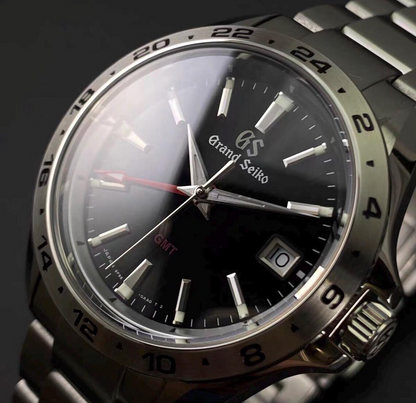 Grandko Mod GMT Dual-Time 39.5mm | Deep Black - Reloj personalizado con cristal de zafiro y acero inoxidable 316L | XP Watch Co.