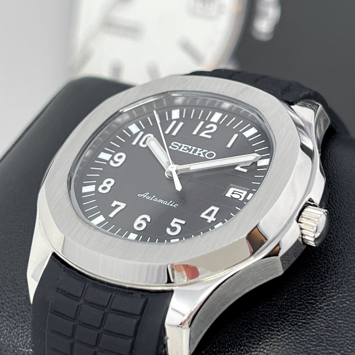 Aqua-Tropic Mod Classic Black - Reloj personalizado con movimiento automático NH35 y cristal de zafiro | XP Watch Co.