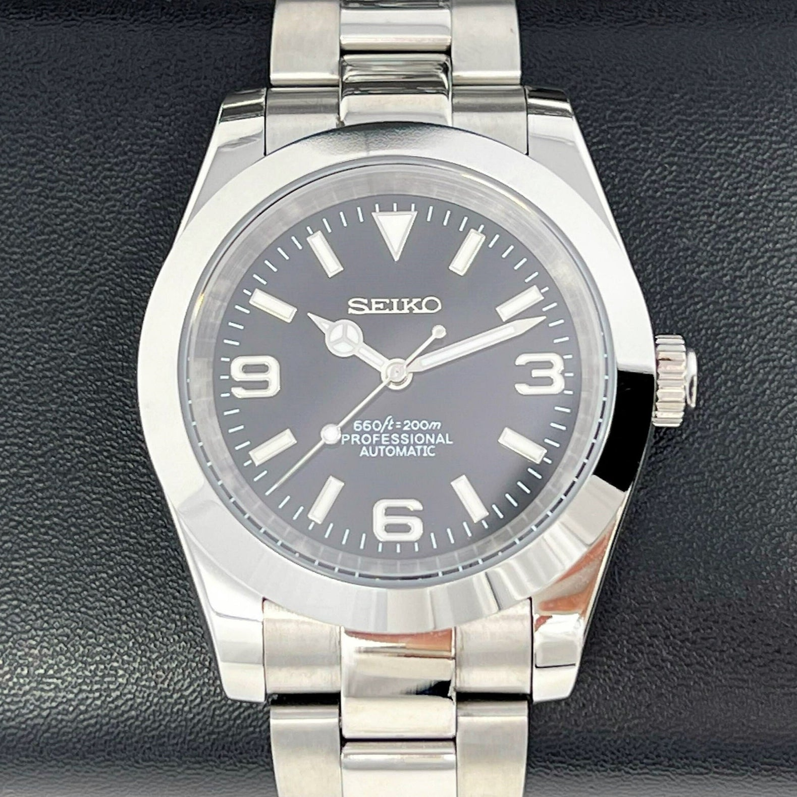 DJ-Fluted "Black" (Non-Fluted Bezel) - Reloj personalizado con cristal de zafiro y movimiento automático NH35 | XP Watch Co.