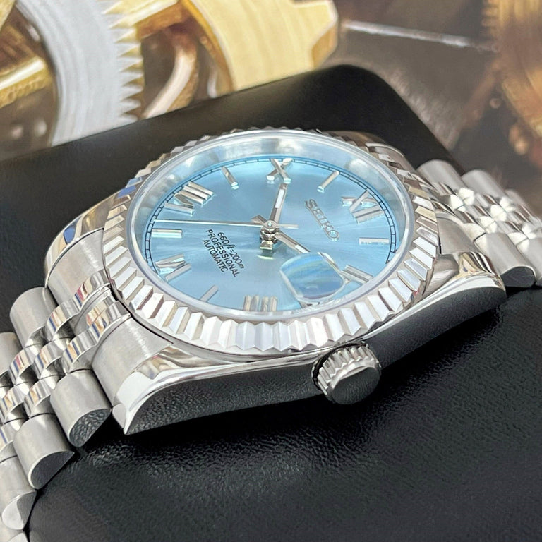DJ-Fluted "Ice Blue Roman" - Reloj personalizado con cristal de zafiro y acero inoxidable 316L | XP Watch Co.