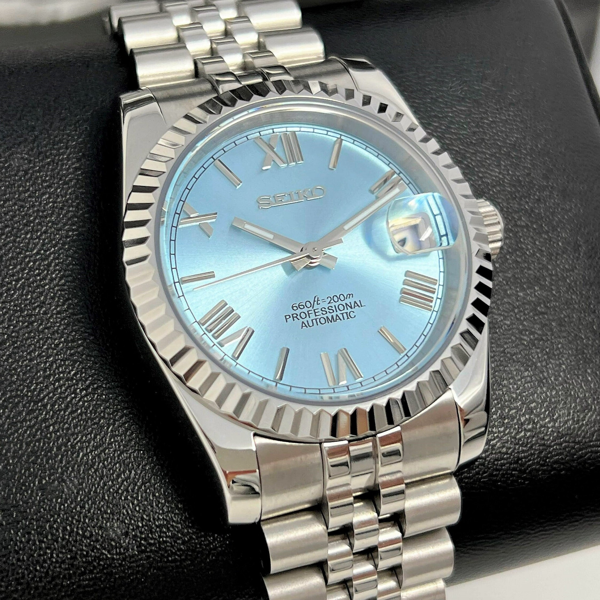 DJ-Fluted "Ice Blue Roman" - Reloj personalizado con cristal de zafiro y acero inoxidable 316L | XP Watch Co.