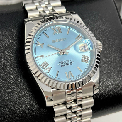DJ-Fluted "Ice Blue Roman" - Reloj personalizado con cristal de zafiro y acero inoxidable 316L | XP Watch Co.