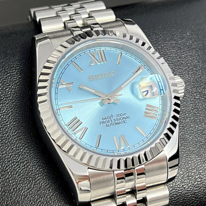 DJ-Fluted "Ice Blue Roman" - Reloj personalizado con cristal de zafiro y acero inoxidable 316L | XP Watch Co.