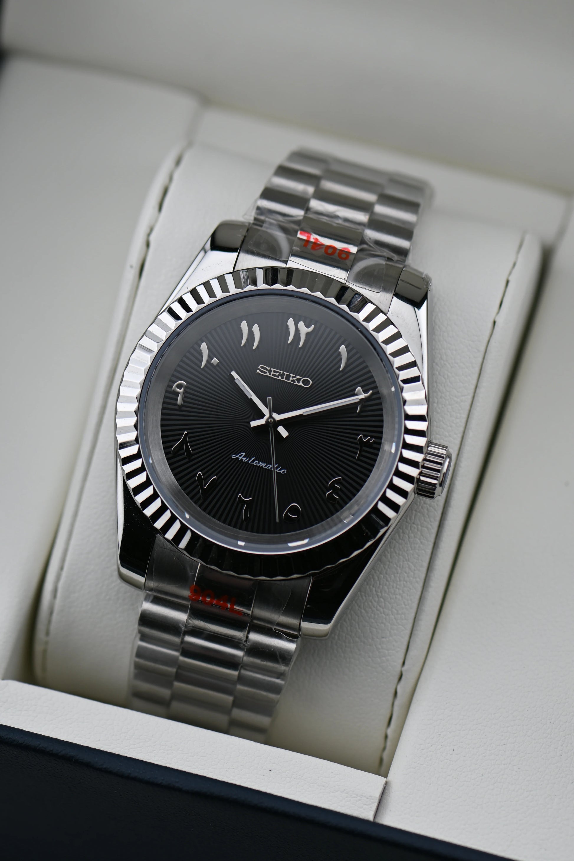 DJ-Fluted "Black Textured" Árabe - Reloj personalizado con movimiento automático NH35 y cristal de zafiro | XP Watch Co.