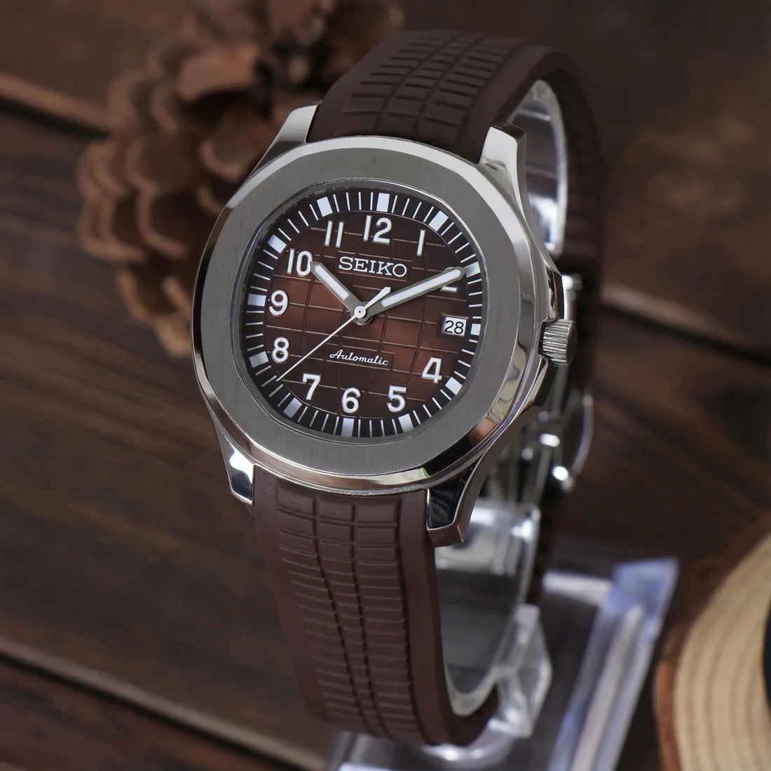 Aqua-Tropic Mod "Silver Brown" - Reloj personalizado con movimiento automático NH35 y cristal de zafiro | XP Watch Co.