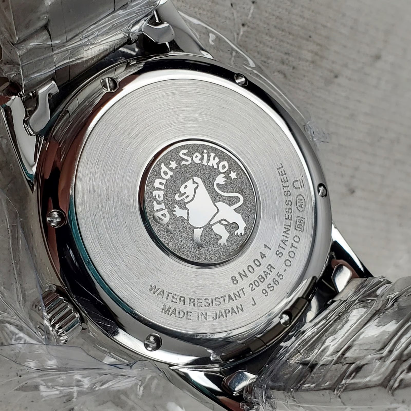 Reloj Grandko Mod 39.5mm | Deep Burgundy Texture - Reloj personalizado con cristal de zafiro y acero inoxidable 316L | XP Watch Co.
