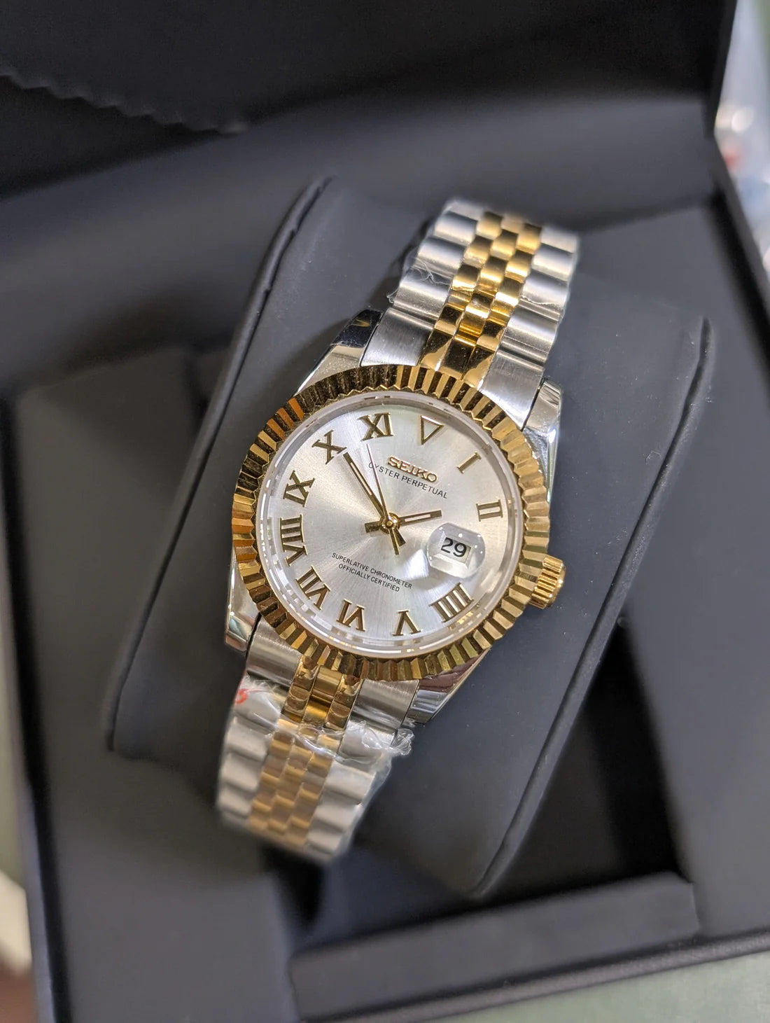 Ladyjust Two Tone Gold Roman - Reloj personalizado con cristal de zafiro y acero inoxidable 316L | XP Watch Co.