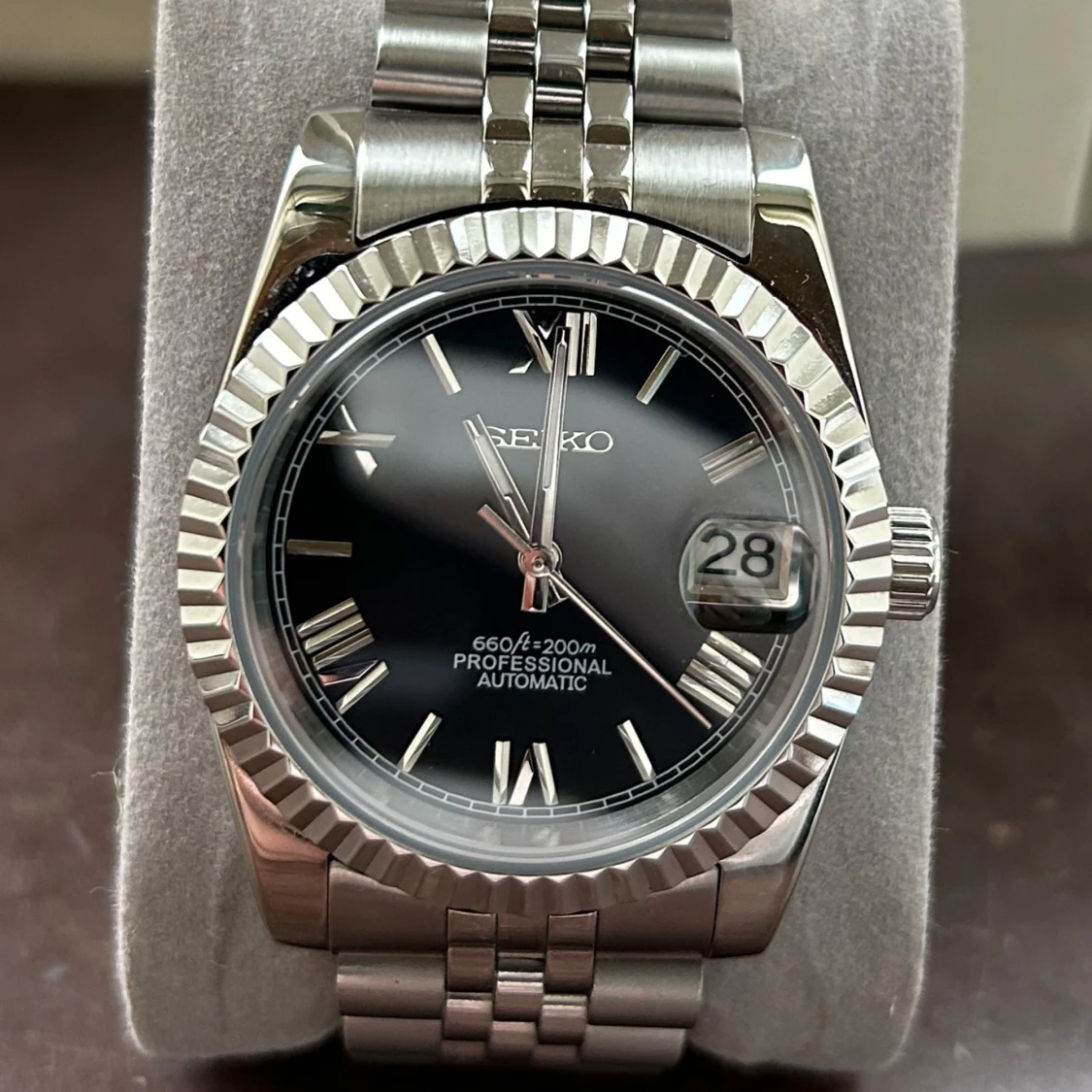 DJ-Fluted "Black Roman" - Reloj personalizado con cristal de zafiro y acero inoxidable 316L | XP Watch Co.